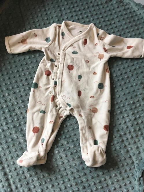 Pyjamas en velours avec pieds préformés  6 mois, Enfants & Bébés, Vêtements de bébé | Taille 68, Utilisé, Fille, Vêtements de nuit ou Sous-vêtements