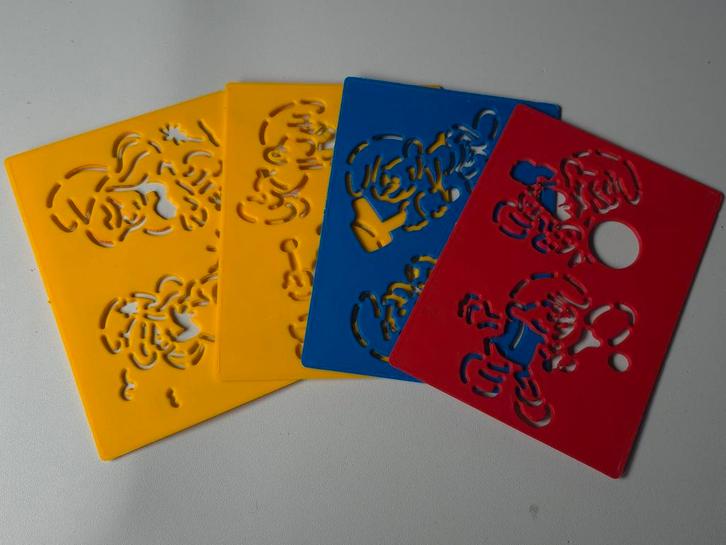 Lot 4 pochoirs Schtroumpf, Collections, Schtroumpfs, Utilisé, Autres types, Différents Schtroumpfs, Envoi