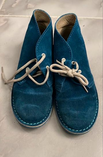 Chaussures en Daim bleu, pointure35, est en tres bonne état 