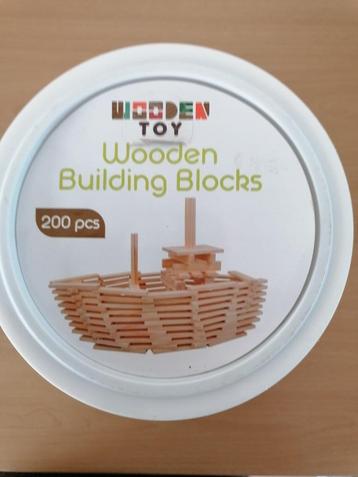 Houten bouwblokken beschikbaar voor biedingen