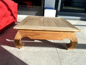 Houten salontafel beschikbaar voor biedingen