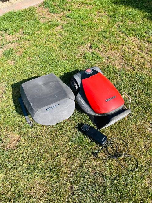 Robotmaaier robomow, Tuin en Terras, Robotmaaiers, Zo goed als nieuw, 20 tot 25 cm, Met regensensor, Bestuurbaar via app, Ophalen