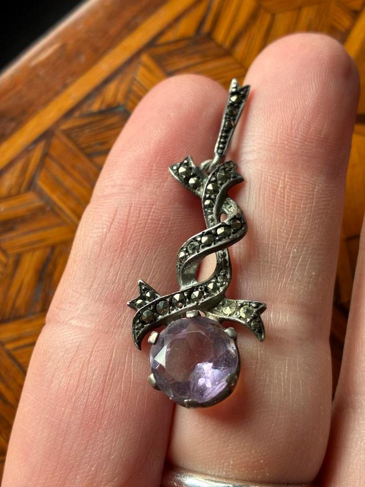 Art nouveau/art deco zilveren hanger met amethist, Handtassen en Accessoires, Antieke sieraden, Hanger, Zilver, Met edelsteen