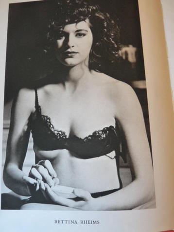 Naaktfoto's beschikbaar voor biedingen