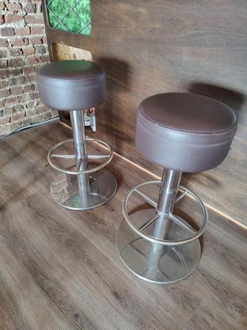 Zware degelijke barstoelen  beschikbaar voor biedingen