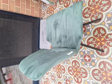 eetkamerstoelen beschikbaar voor biedingen