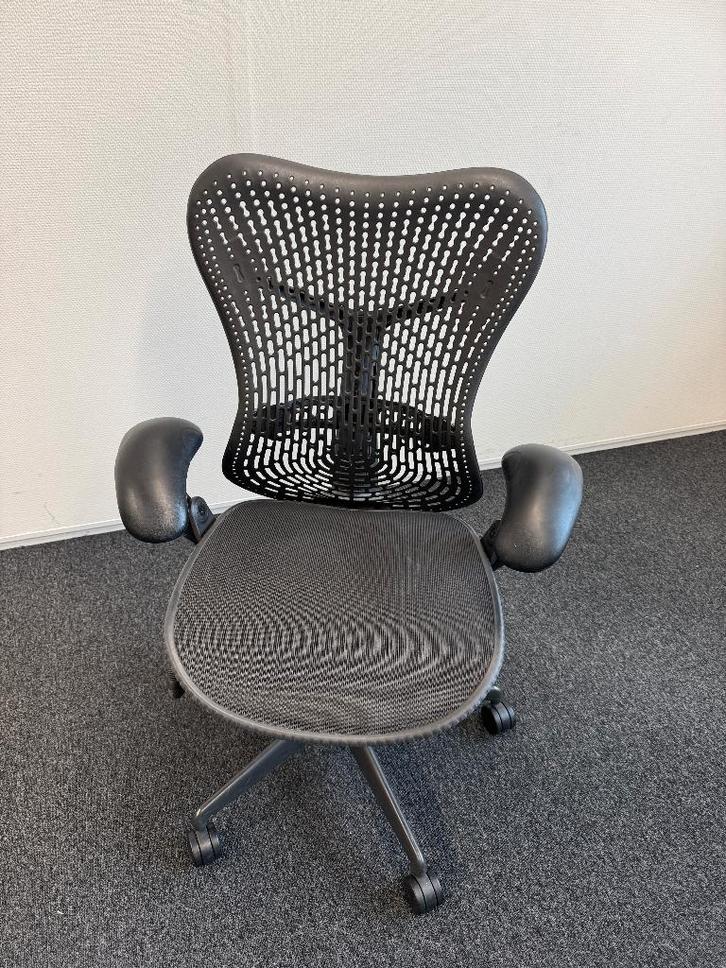Herman Miller Mirra2 bureaustoel, Huis en Inrichting, Bureaustoelen, Zo goed als nieuw, Bureaustoel, Zwart, Ergonomisch, Ophalen