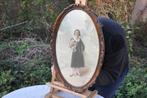 cadre oval en bois sculpté avec photographie dame au bouquet, Antiquités & Art, Antiquités | Accessoires de maison, Enlèvement ou Envoi