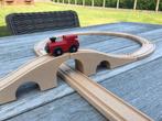 Houten treinbaan met brug en locomotief *Nieuwstaat*, Ophalen of Verzenden, Zo goed als nieuw