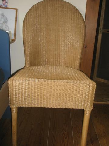 8 rieten stoelen beschikbaar voor biedingen