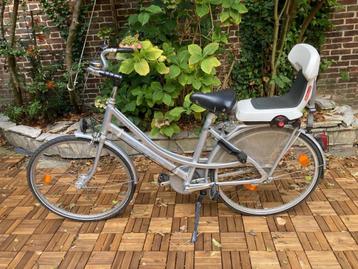 Dames fiets 26 inch met kinderstoeltje  beschikbaar voor biedingen