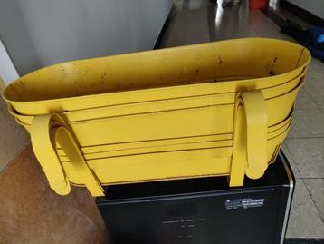 Bloembakken voor aan balkon beschikbaar voor biedingen