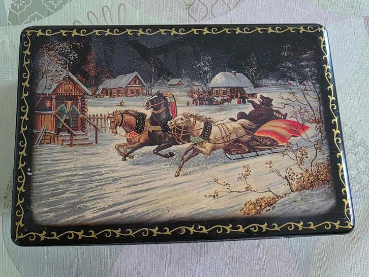 Vintage blikken doos Van Melle, beer in arreslee, Verzamelen, Blikken, Gebruikt, Overige, Overige merken, Ophalen