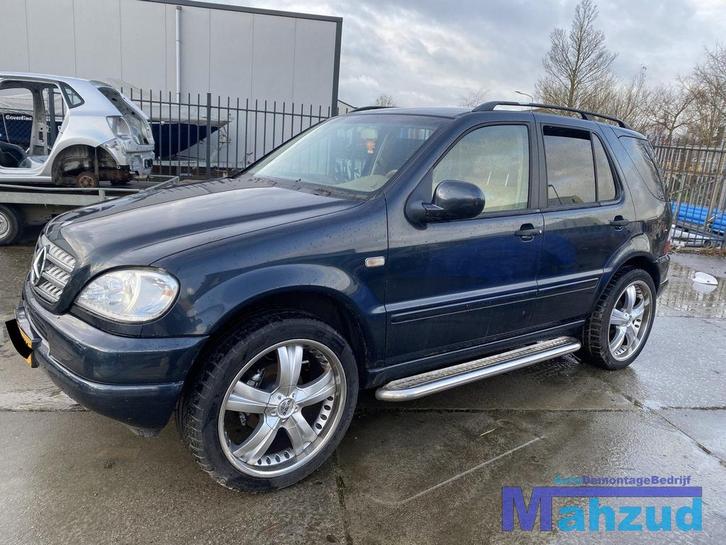 MERCEDES ML W163 donker Groen 189 Links spiegel buiten 1998-, Auto-onderdelen, Spiegels, Mercedes-Benz, Gebruikt, Ophalen of Verzenden