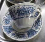 servies - 6 tassen/ondertassen + suikerpot en melkpot, Ophalen