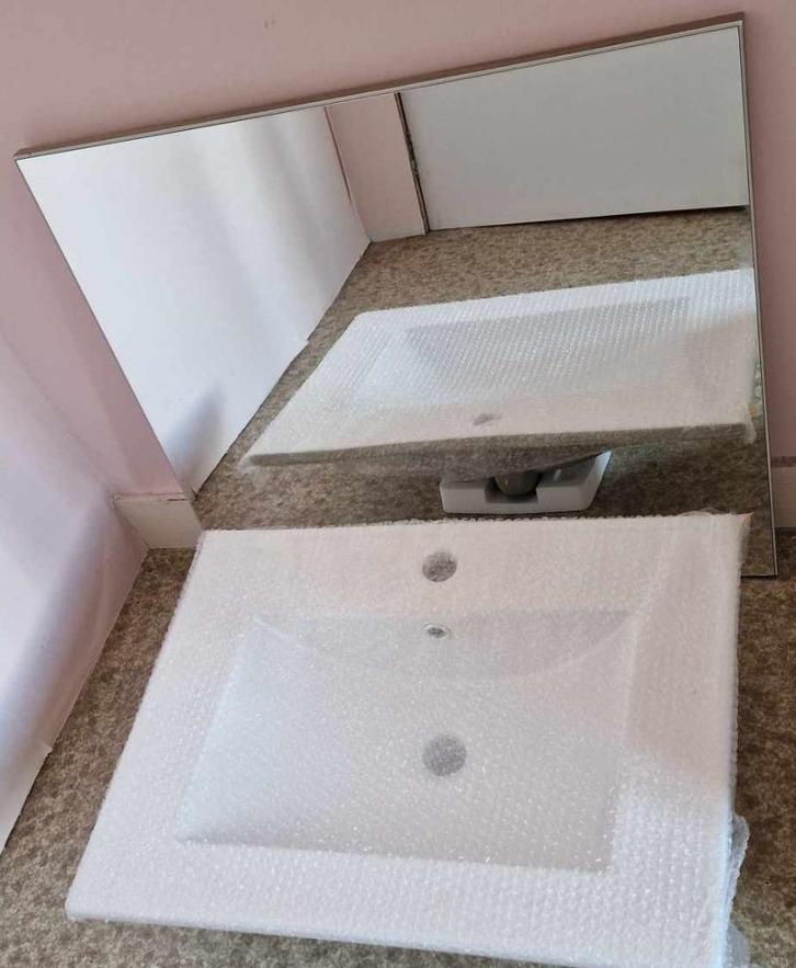 wastafel in de badkamer + spiegel, Huis en Inrichting, Badkamer | Badkamermeubels, Nieuw, Wasbak of Wastafel, Minder dan 100 cm