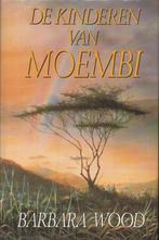 DE KINDEREN VAN MOEMBI - BARBARA WOOD, Gelezen, BARBARA WOOD, Ophalen of Verzenden, Nederland