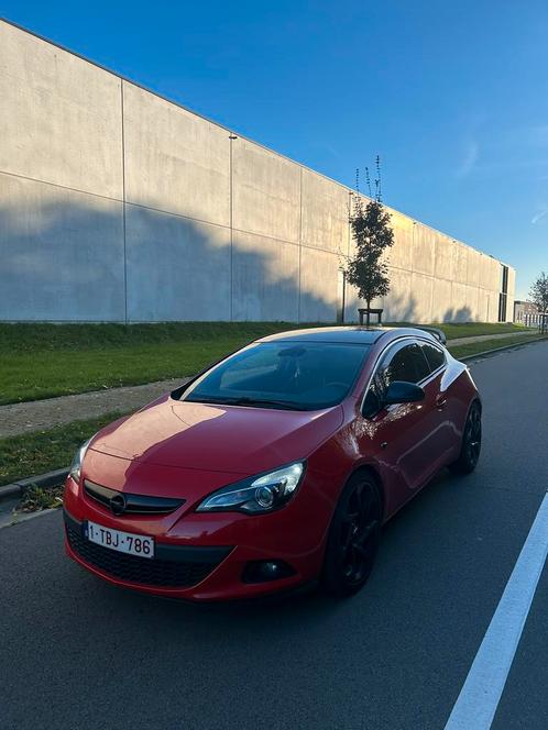 Opel Astra GTC J 1.4 2015, Autos, Opel, Particulier, Astra, ABS, Phares directionnels, Airbags, Air conditionné, Alarme, Bluetooth