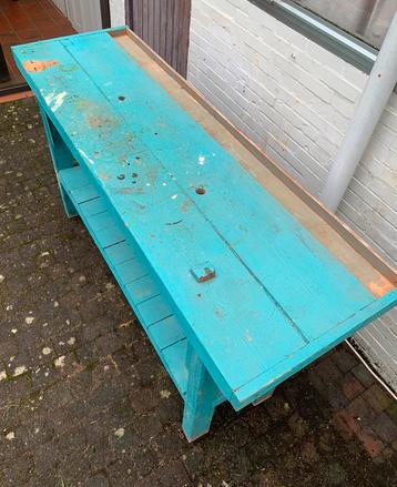 Werkbank van massief hout beschikbaar voor biedingen