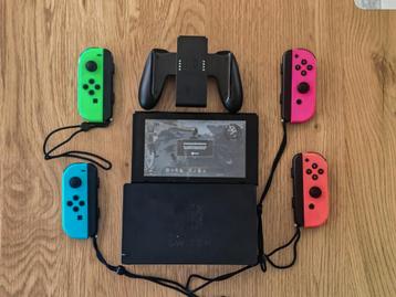 Nintendo switch with 4 controllers beschikbaar voor biedingen