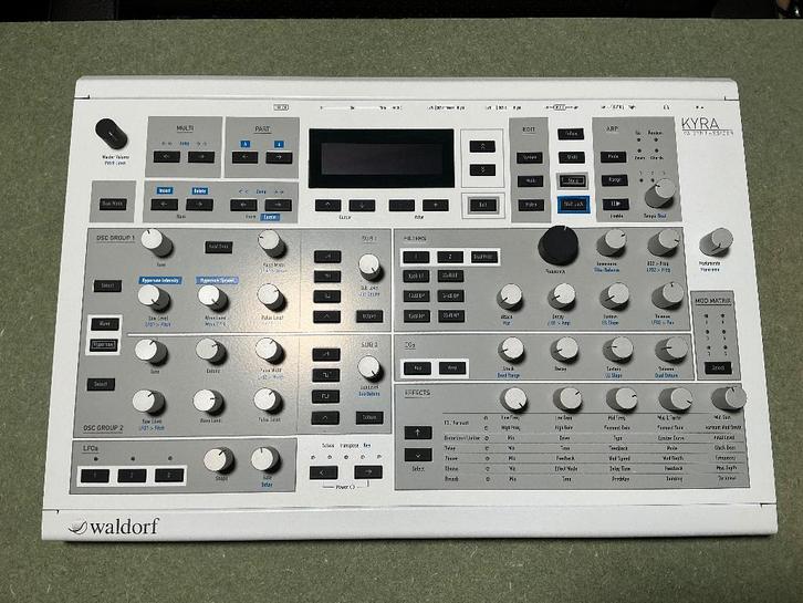 Waldorf Kyra + Waldorf Rackmount (+ Musicstore Rack), Musique & Instruments, Synthétiseurs, Comme neuf, Autres nombres, Autres marques