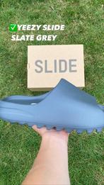 Yeezy slide slate grey maat 44,5, Kleding | Heren, Schoenen, Nieuw, Slippers, Ophalen of Verzenden, Yeezy