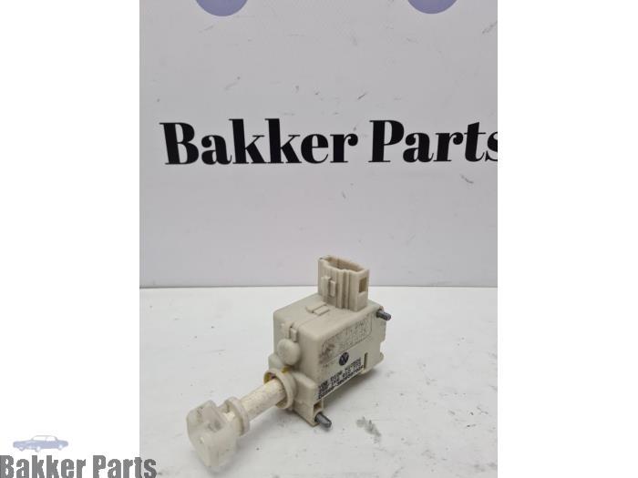 Moteur de verrouillage clapet réservoir d'un Volkswagen Gol, -, Volkswagen, -, 3 mois de garantie