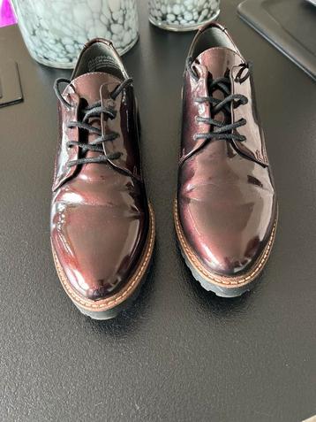 Gloednieuwe prachtige bordeaux veterschoen maat 39 beschikbaar voor biedingen