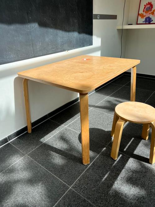 Tafel en krukje beukenhout, Kinderen en Baby's, Kinderkamer | Tafels en Stoelen, Gebruikt, Tafel(s) en Stoel(en), Ophalen