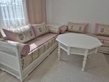 Salon complet- Salon marocain complet avec table et coffret  beschikbaar voor biedingen