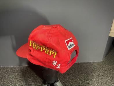 Ferrari pet, Sport en Fitness, Honkbal en Softbal, Zo goed als nieuw, Ophalen