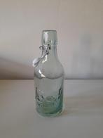 Brocante - bouteille de lait ancienne avec relief ; scène pa, Enlèvement