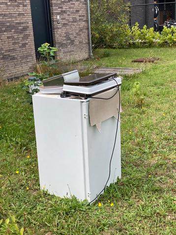 Oud ijzer Gratis op te halen beschikbaar voor biedingen