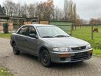 Mazda 323 Benzine Automaat Oldtimer 800€, Auto's, Automaat, Bedrijf, Berline, Airconditioning