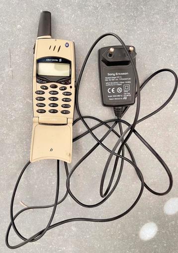 T 28S Sony-Ericsson vintage jaren 90 beschikbaar voor biedingen