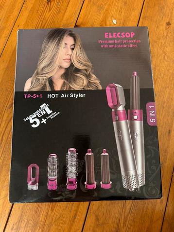 Seche cheveux 5 en 1 beschikbaar voor biedingen