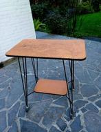 Vintage Tv tafel met hairpin poten en oranje bekleding, Huis en Inrichting, Tafels | Bijzettafels, Ophalen of Verzenden, Rechthoekig