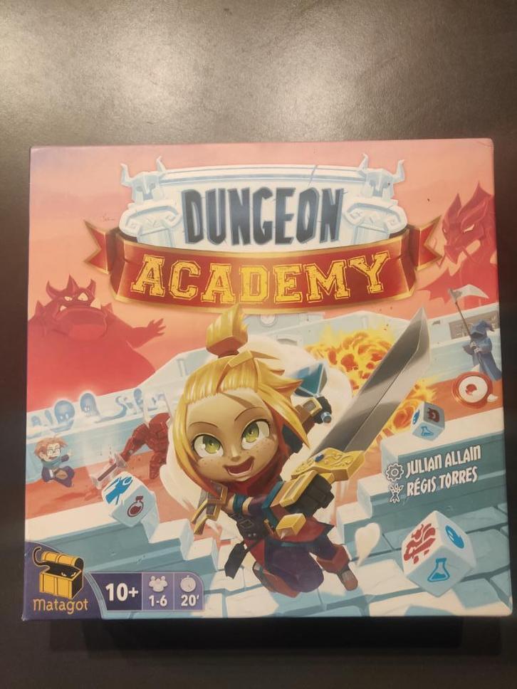 Jeu: Dungeon academy, Hobby en Vrije tijd, Gezelschapsspellen | Overige, Zo goed als nieuw, Een of twee spelers, Drie of vier spelers