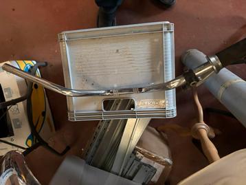 Stuur met accessoires beschikbaar voor biedingen