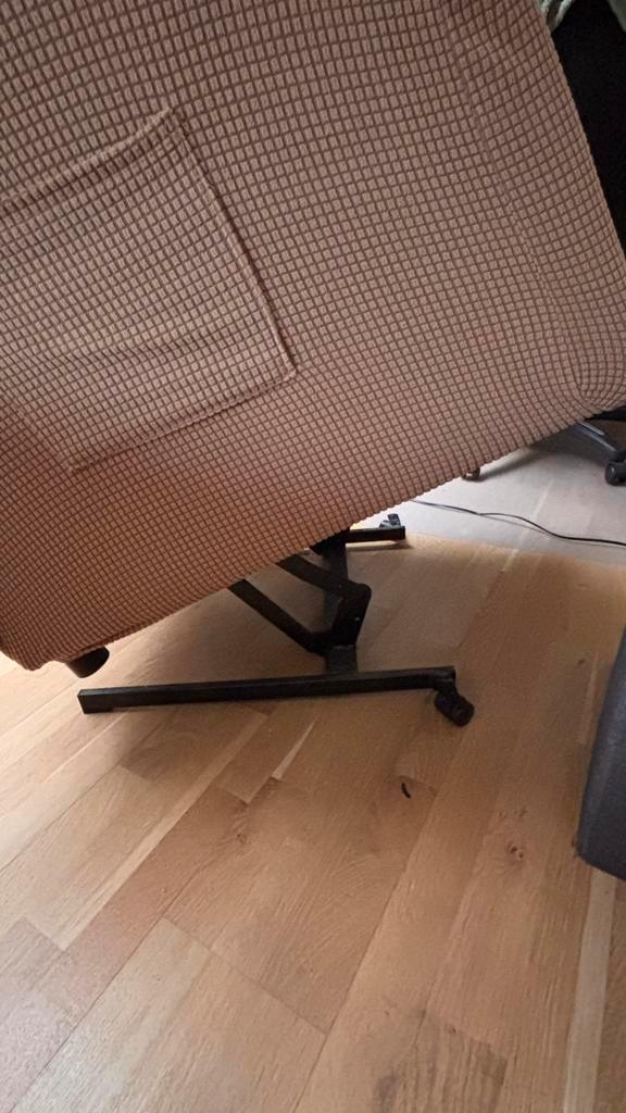 Te koop electrische relaxzetel, Huis en Inrichting, Slaapkamer | Slaapbanken, Zo goed als nieuw, Beige, Ophalen