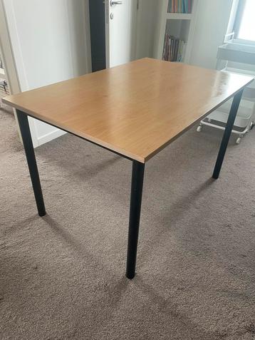 Stevige Houten keukentafel/bureautafel/livingtafel beschikbaar voor biedingen