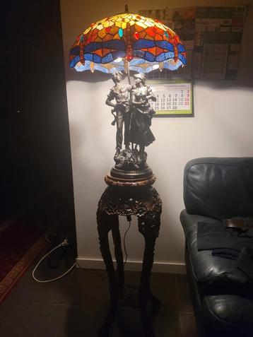 Antiek lamp beschikbaar voor biedingen
