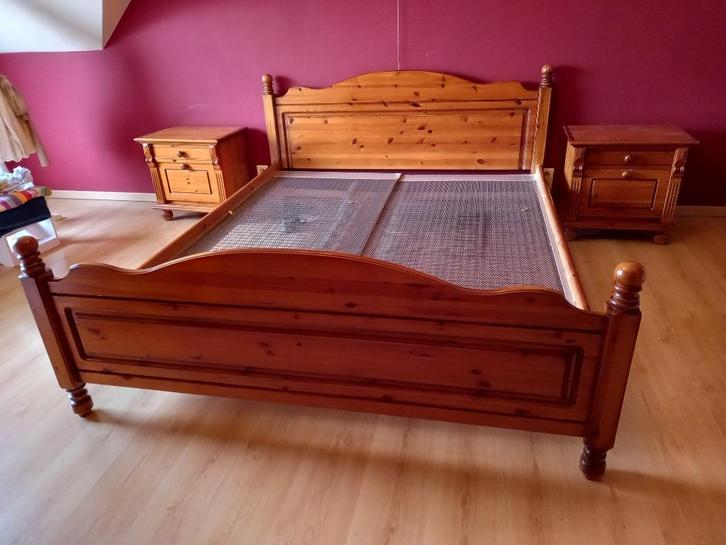 Mooi houten bed met 2 nachtkastjes, Huis en Inrichting, Slaapkamer | Bedden, Zo goed als nieuw, Tweepersoons, Overige maten, 210 cm