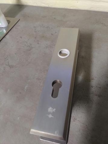 Antidiefstalcilinderbeschermer voor buitendeuren beschikbaar voor biedingen