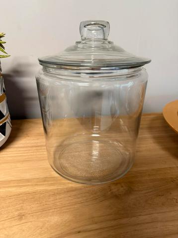 Glazen opbergpot beschikbaar voor biedingen