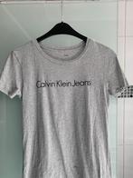 Tee-shirt Calvin Klein gris clair, Kleding | Dames, T-shirts, Grijs, Zo goed als nieuw, Calvin Klein, Maat 36 (S)