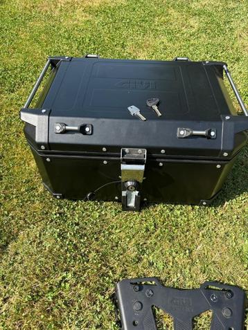 Givi Outback trekker topbox beschikbaar voor biedingen