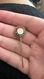 KFC Winterslag/ Racing GENK, Verzamelen, Ophalen of Verzenden, Gebruikt, Sport, Speldje of Pin