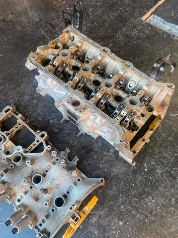 Cilinderkop met kleppen en klepstoters golf 7 gti beschikbaar voor biedingen