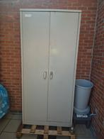 Oude dossiers ijzeren kast, Ophalen